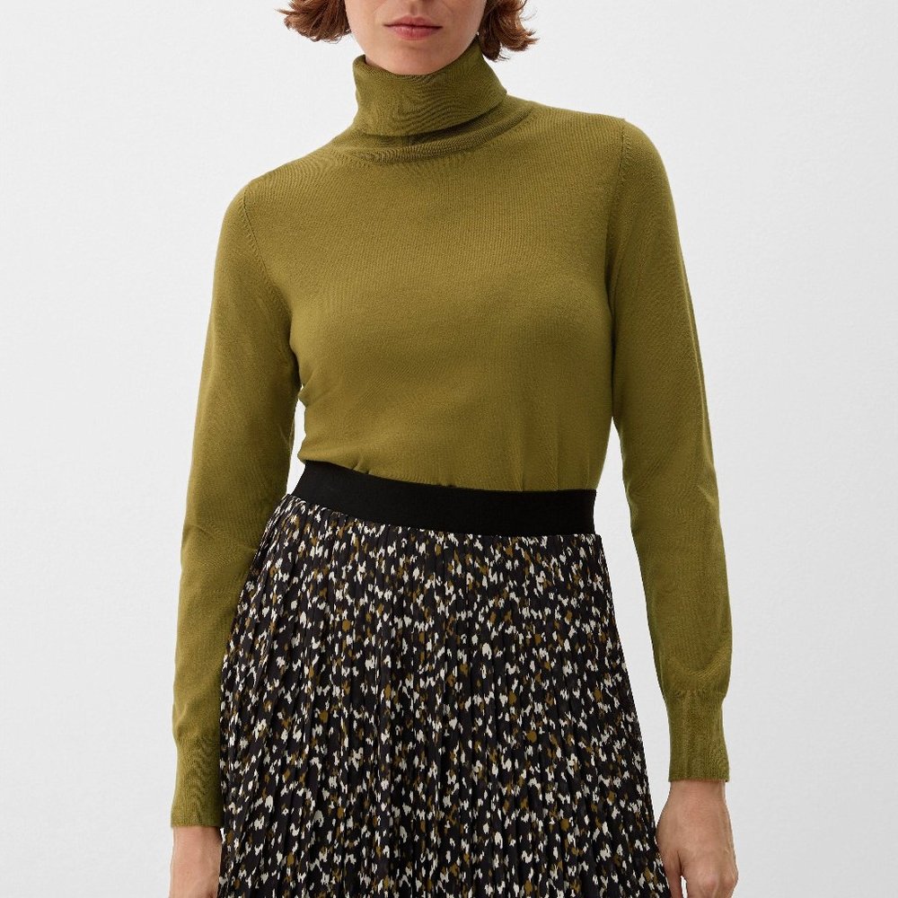 OLIVE GREEN SWEATER